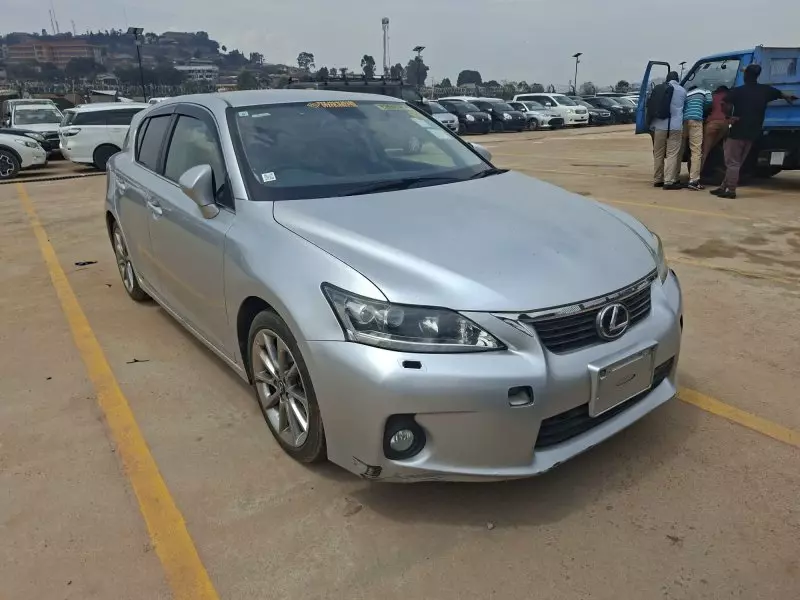 Lexus CT 200h   - 2013