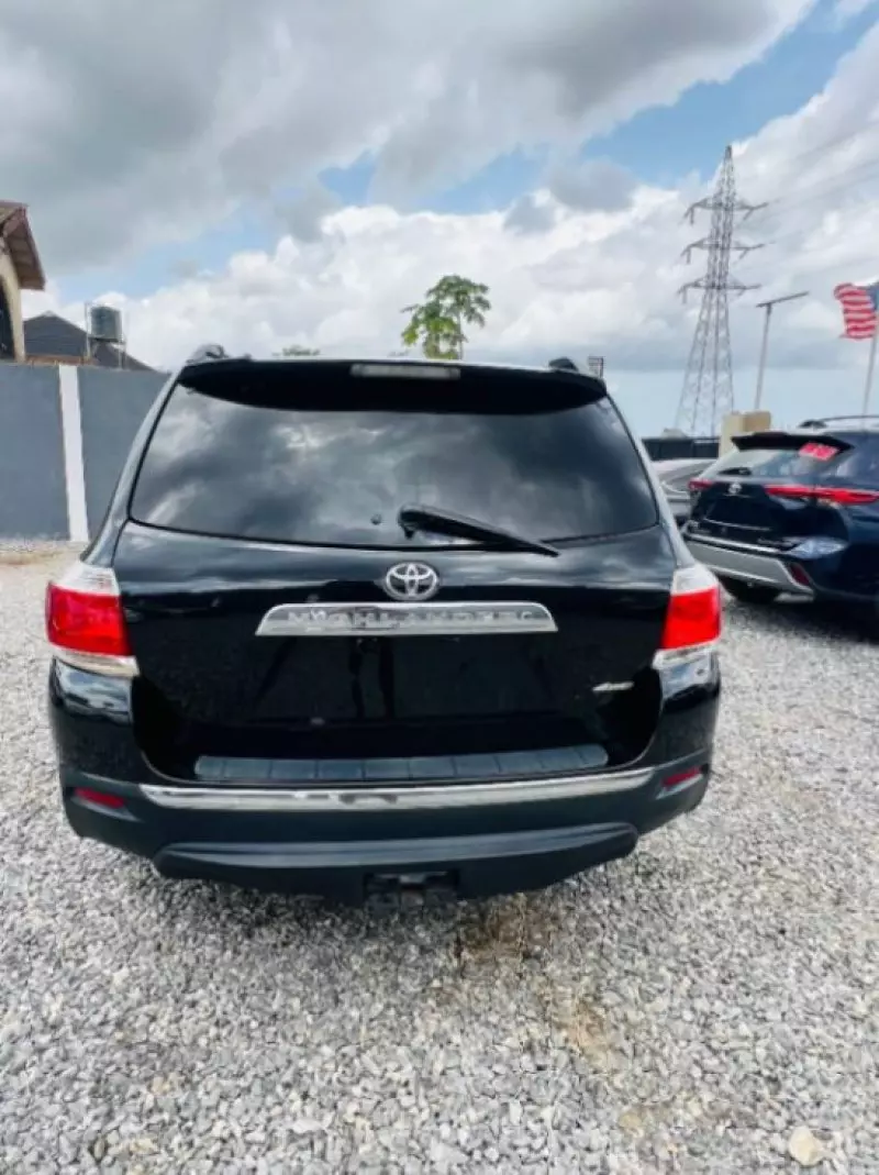 Toyota Highlander   - 2012