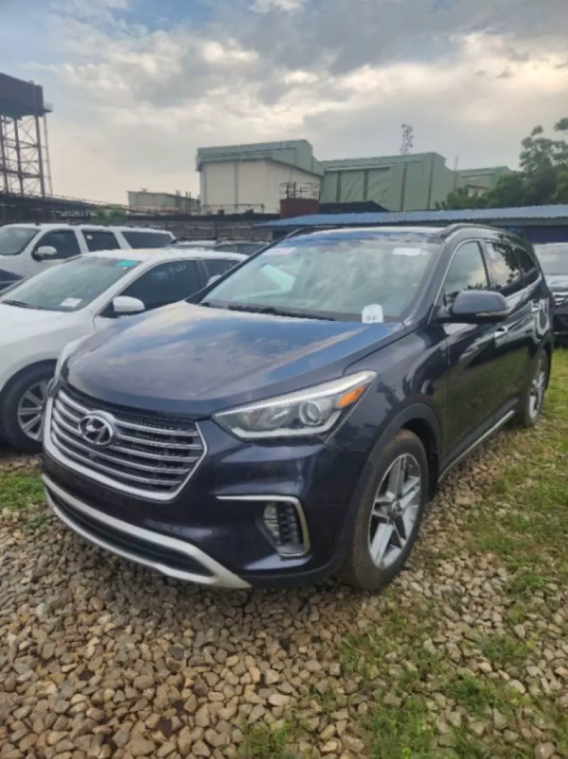 Hyundai Santa Fe   - 2017