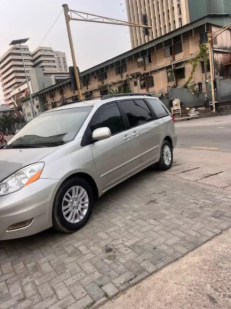 Toyota Sienna   - 2007