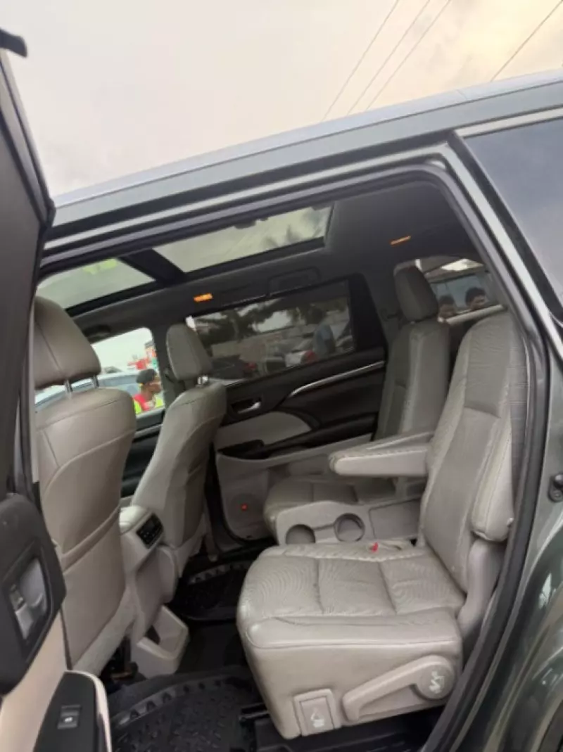 Toyota Highlander   - 2015