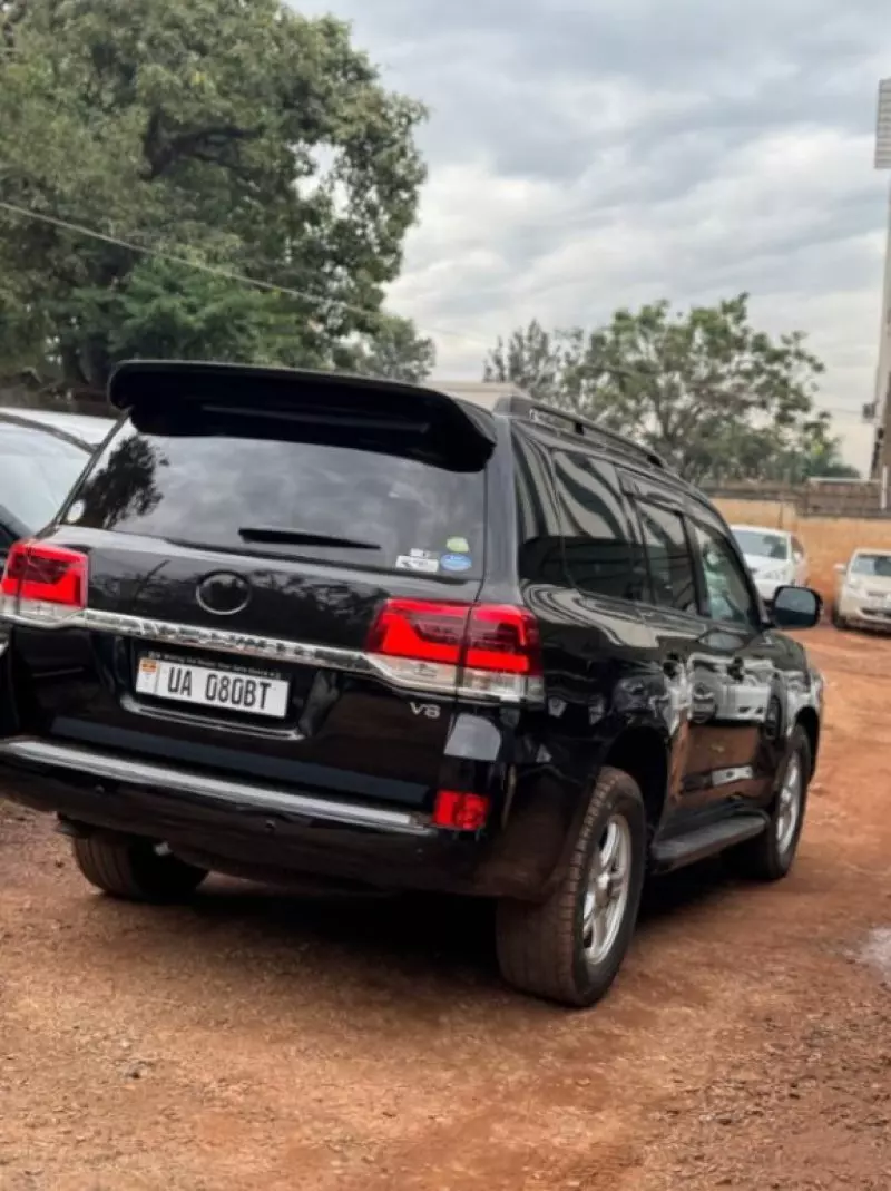 Toyota Landcruiser  V8   - 2013
