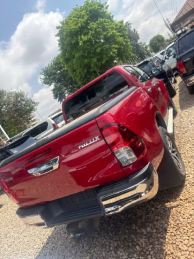 Toyota Hilux   - 2016