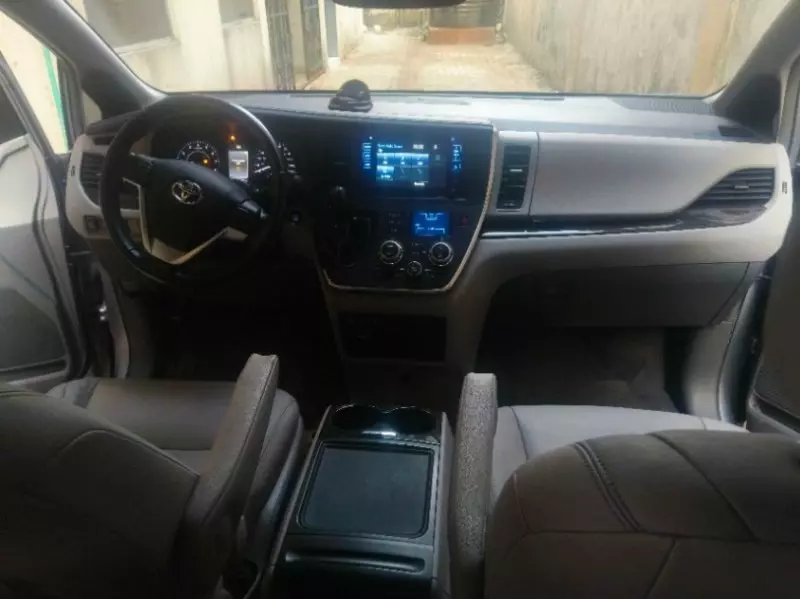 TOYOTA Sienna - 2016