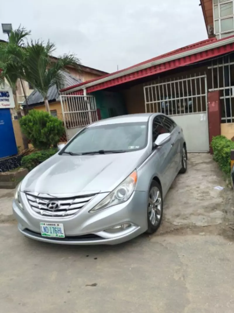 Hyundai Sonata   - 2013