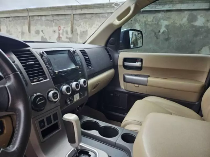 Toyota Sequoia   - 2010