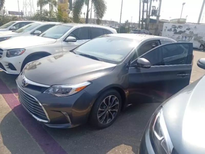 Toyota Avalon   - 2016