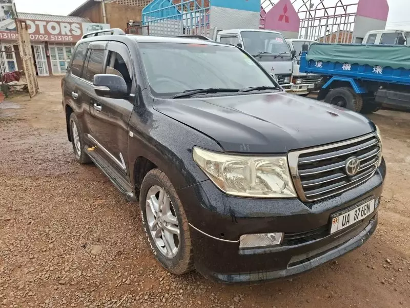 Toyota Land Cruiser V8   - 2011