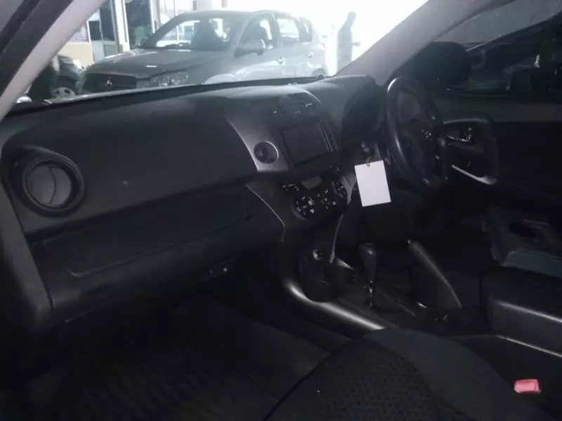 Toyota Vanguard    - 2010