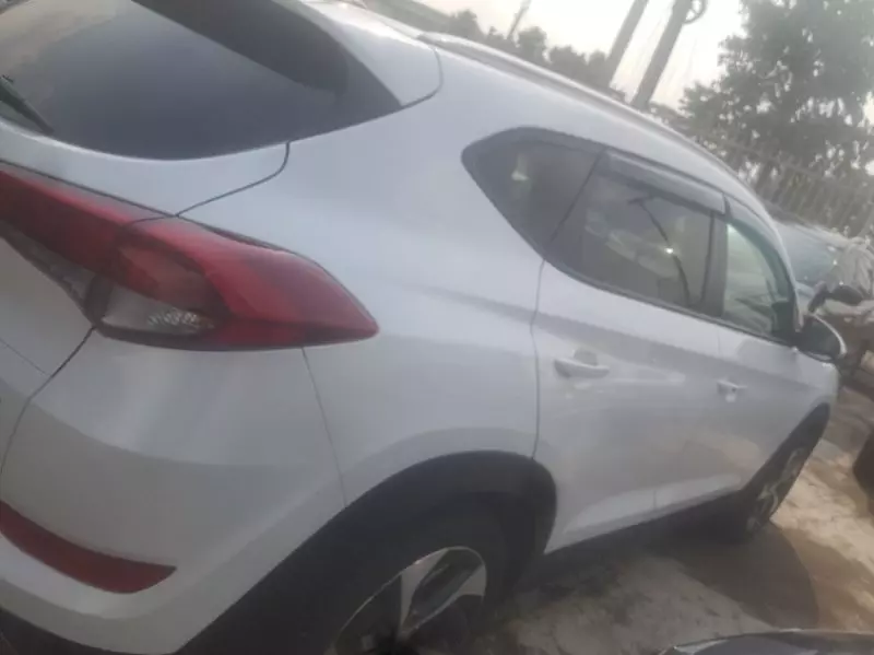 Hyundai Tucson   - 2016
