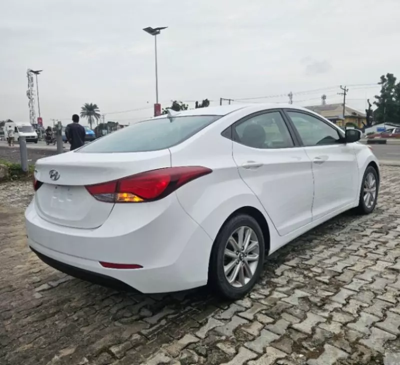 Hyundai Elantra - 2014