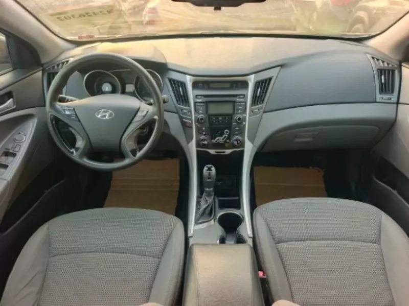 Hyundai Sonata   - 2012