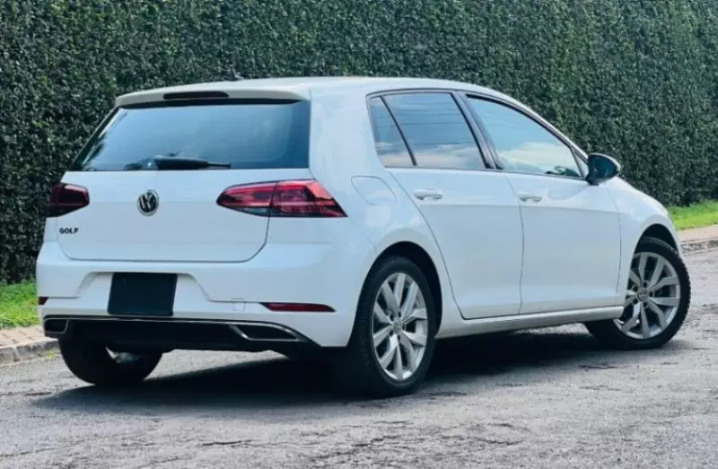 Volkswagen Golf   - 2018