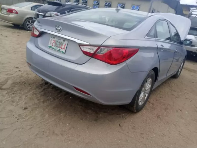 Hyundai Sonata   - 2012
