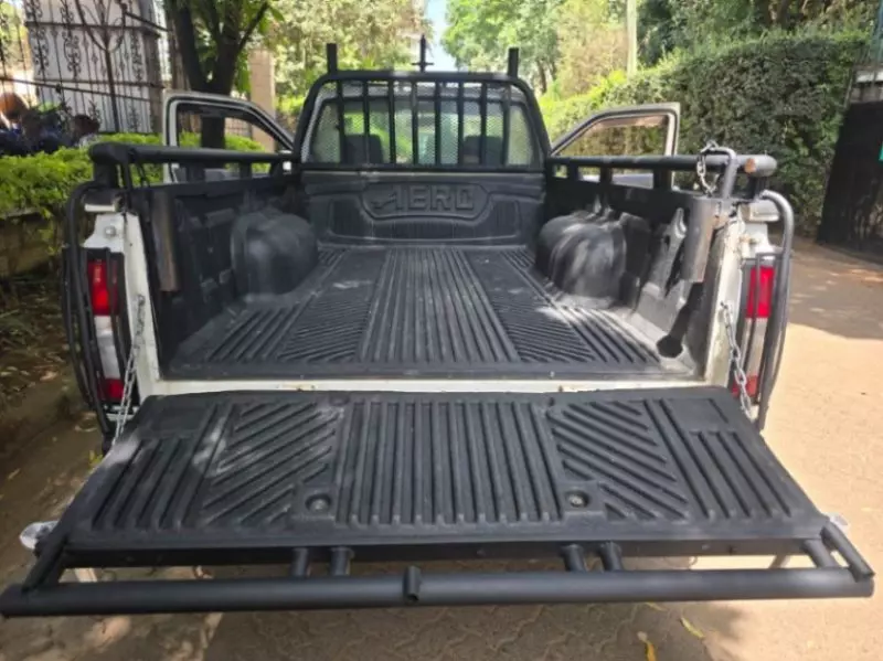Nissan NP 300 - 2013