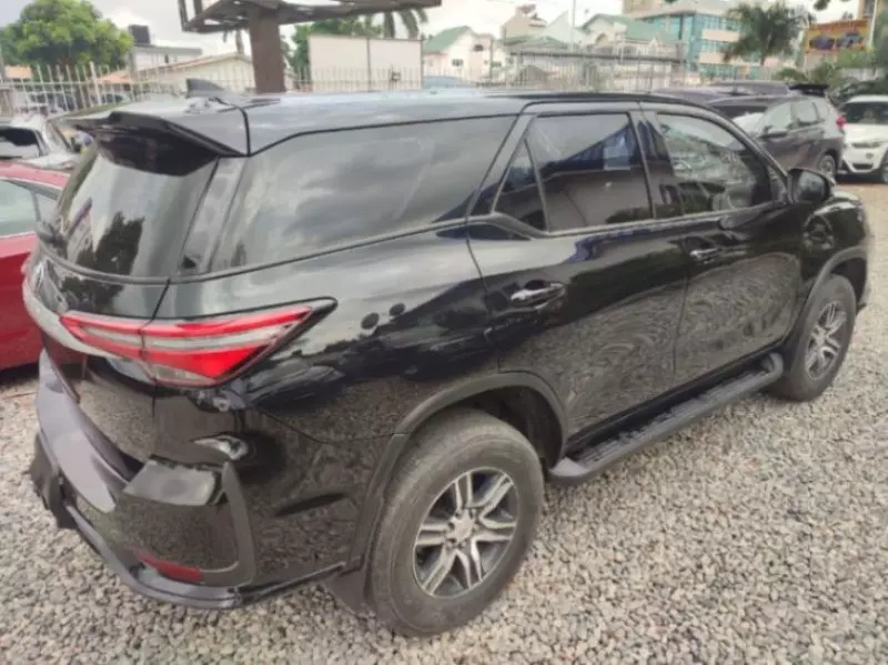 Toyota Fortuner - 2021