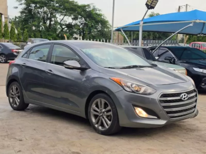 Hyundai Elantra   - 2016
