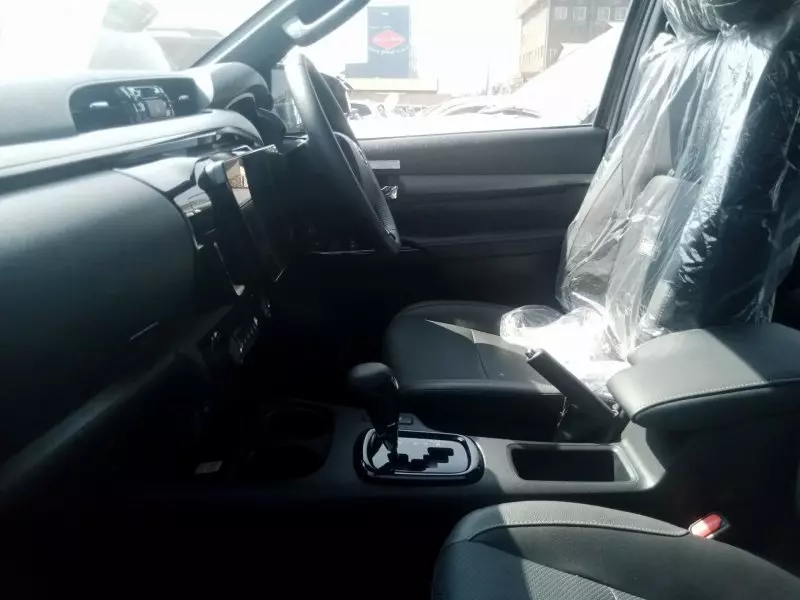 Toyota Hilux   - 2025
