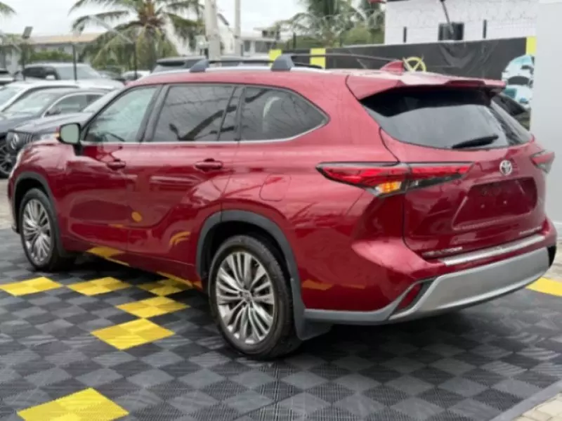 Toyota Highlander   - 2020