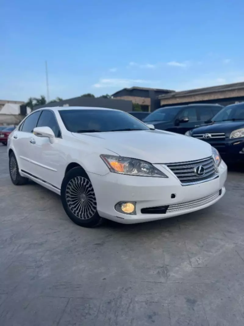 Lexus ES 350   - 2010