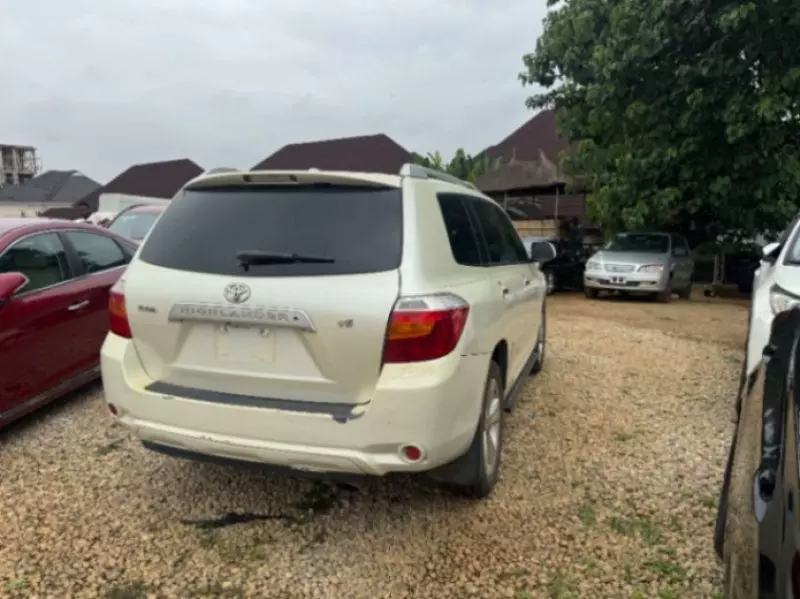 Toyota Highlander   - 2009