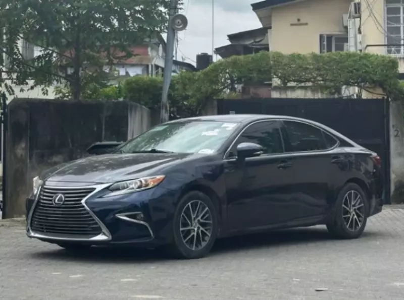 Lexus ES   - 2017