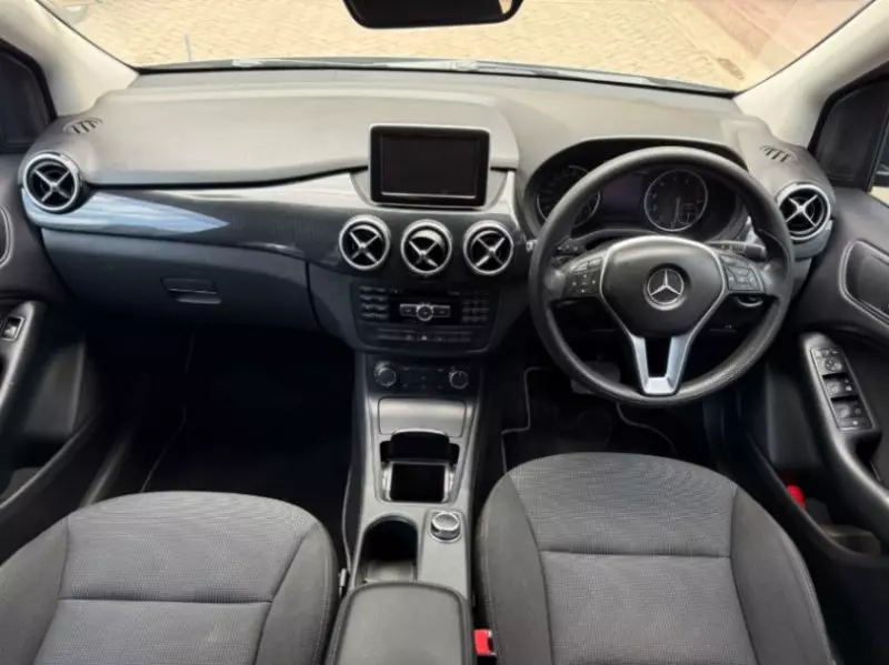 Mercedes-Benz B 180 - 2012
