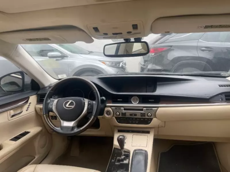 Lexus ES   - 2014