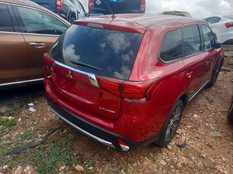 Mitsubishi OUTLANDER   - 2016