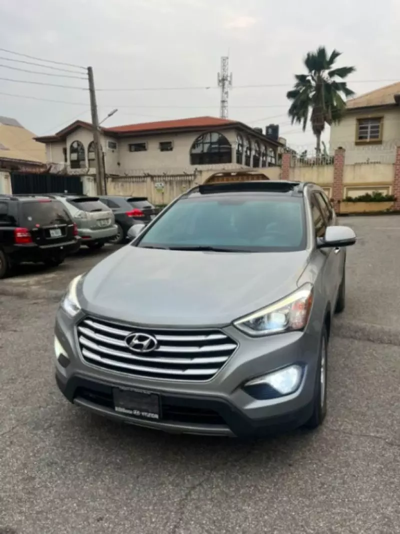 Hyundai Santa Fe   - 2013