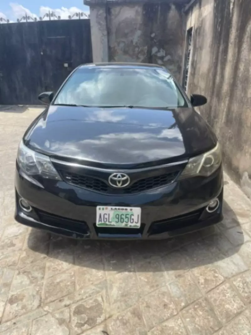 TOYOTA Camry   - 2010