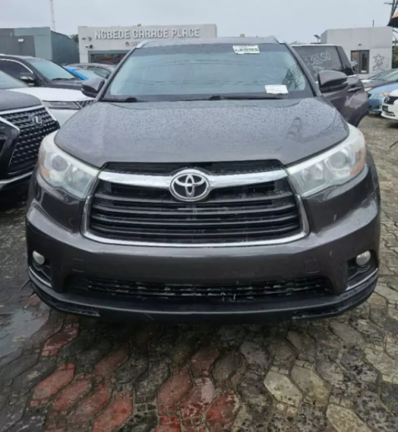 Toyota Highlander   - 2016