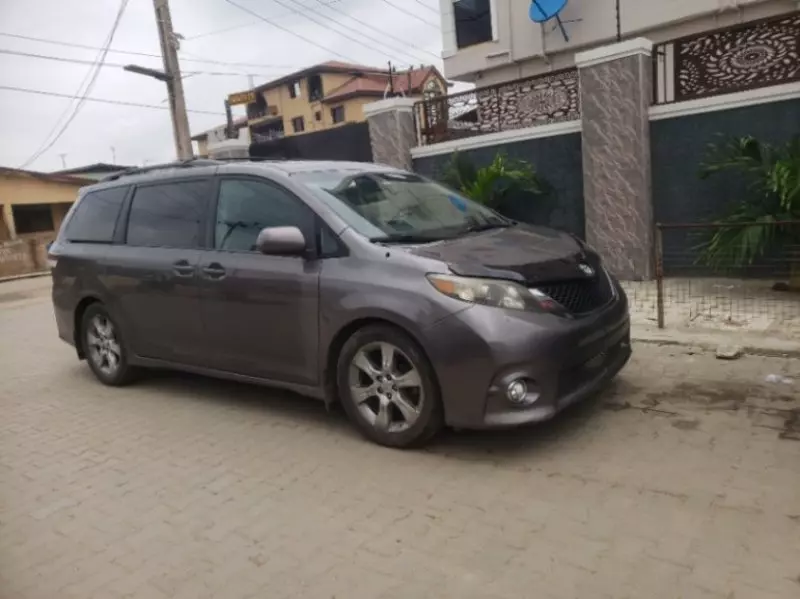 TOYOTA Sienna   - 2012