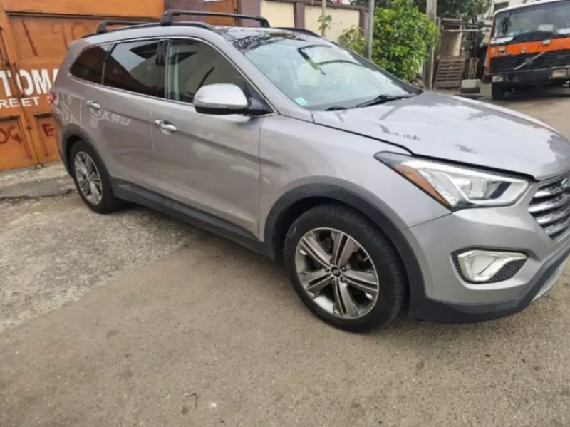 Hyundai Santa Fe   - 2013
