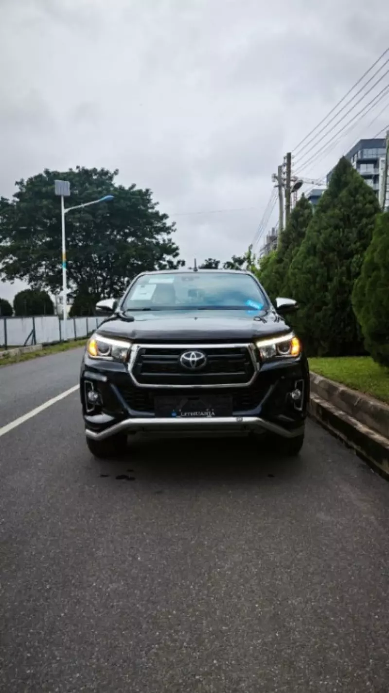 TOYOTA Hilux - 2019
