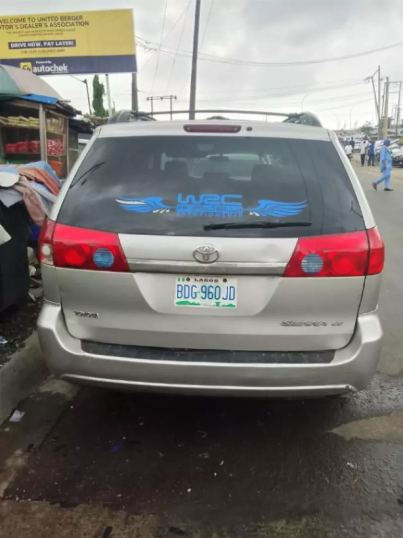 Toyota Sienna   - 2009