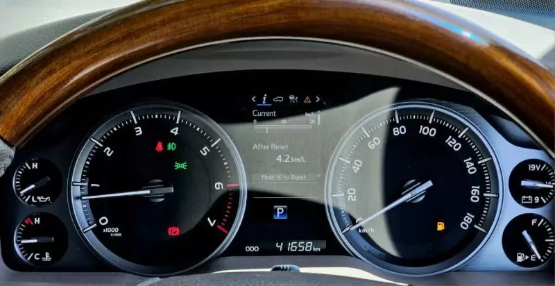 TOYOTA Landcruiser  V8   - 2018