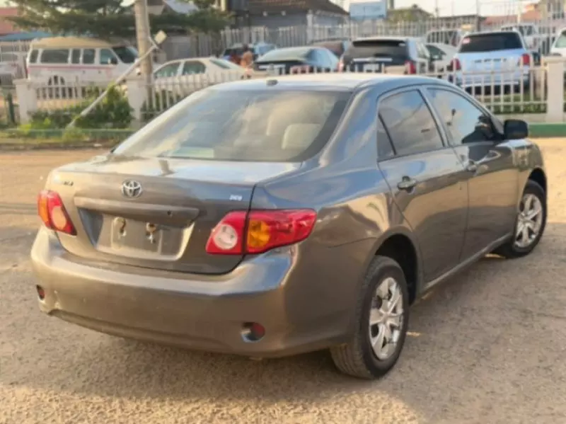 TOYOTA Corolla   - 2010
