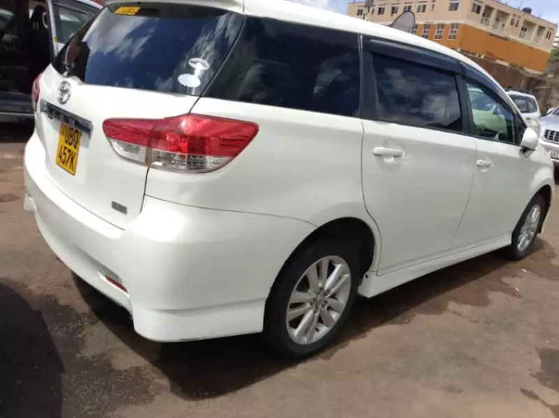 Toyota Wish   - 2012