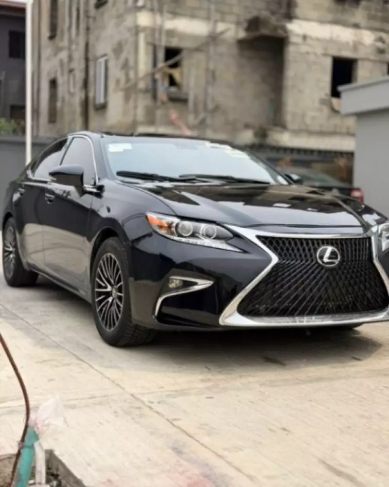 Lexus ES   - 2014