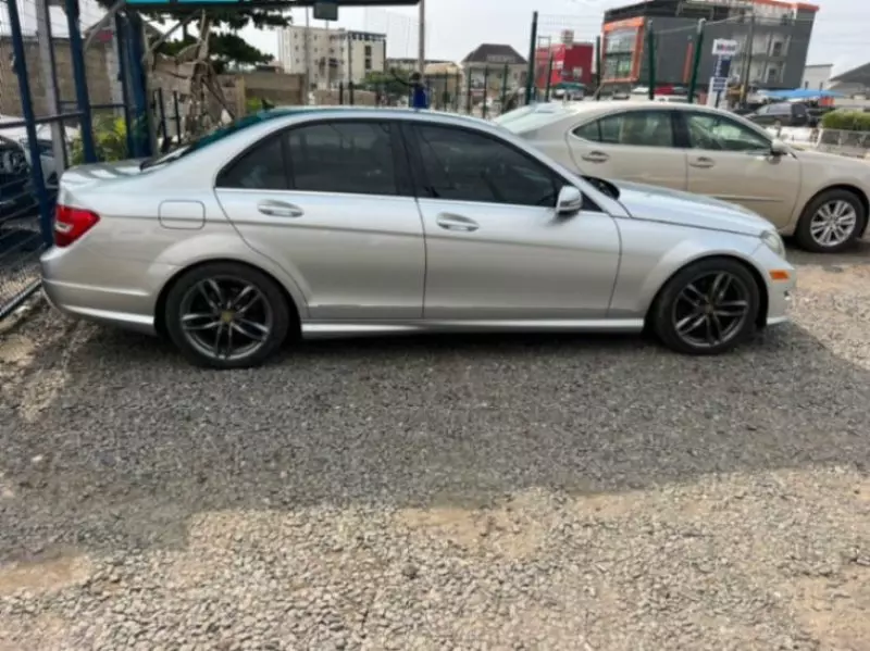 Mercedes-Benz C 300   - 2012