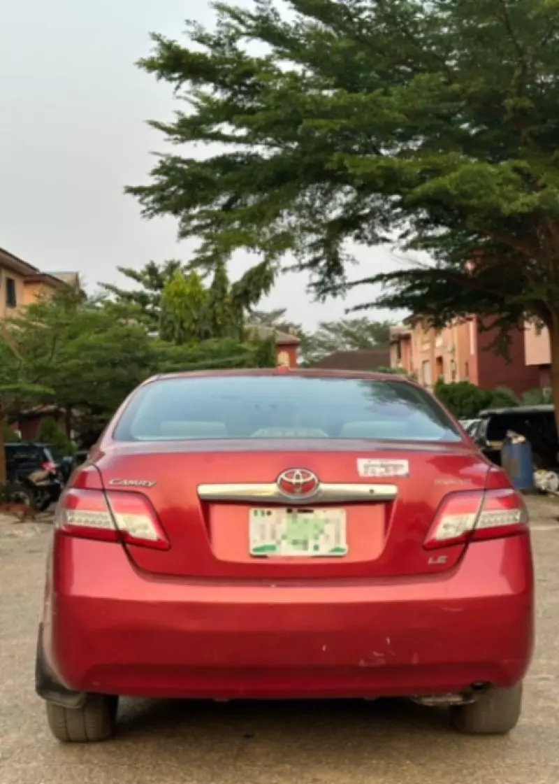 Toyota Camry   - 2010