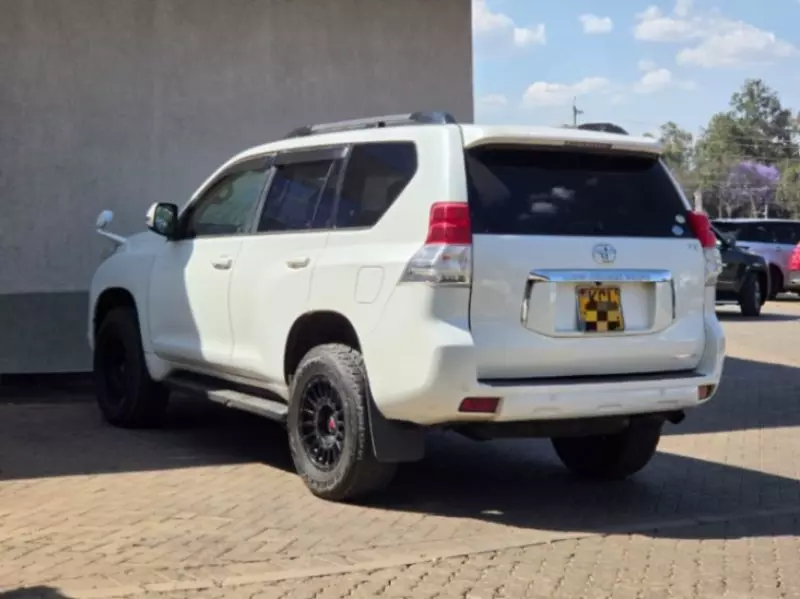 TOYOTA Prado   - 2010
