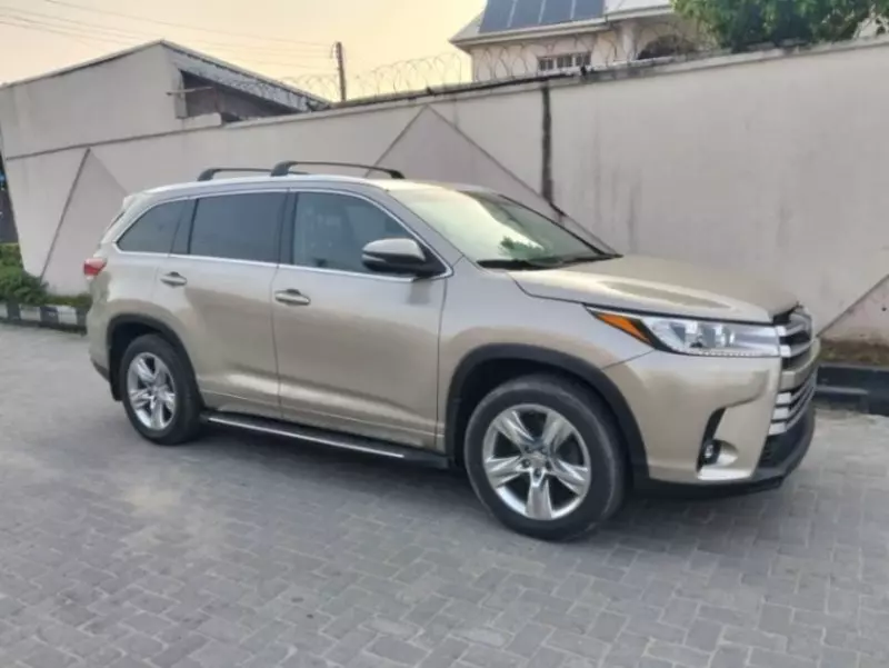 TOYOTA Highlander   - 2015