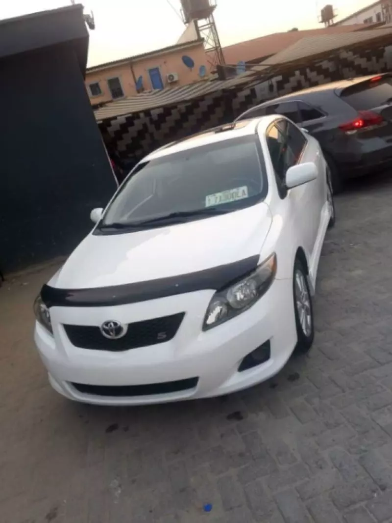 TOYOTA Corolla   - 2010