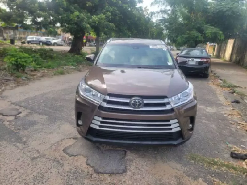 Toyota Highlander   - 2017