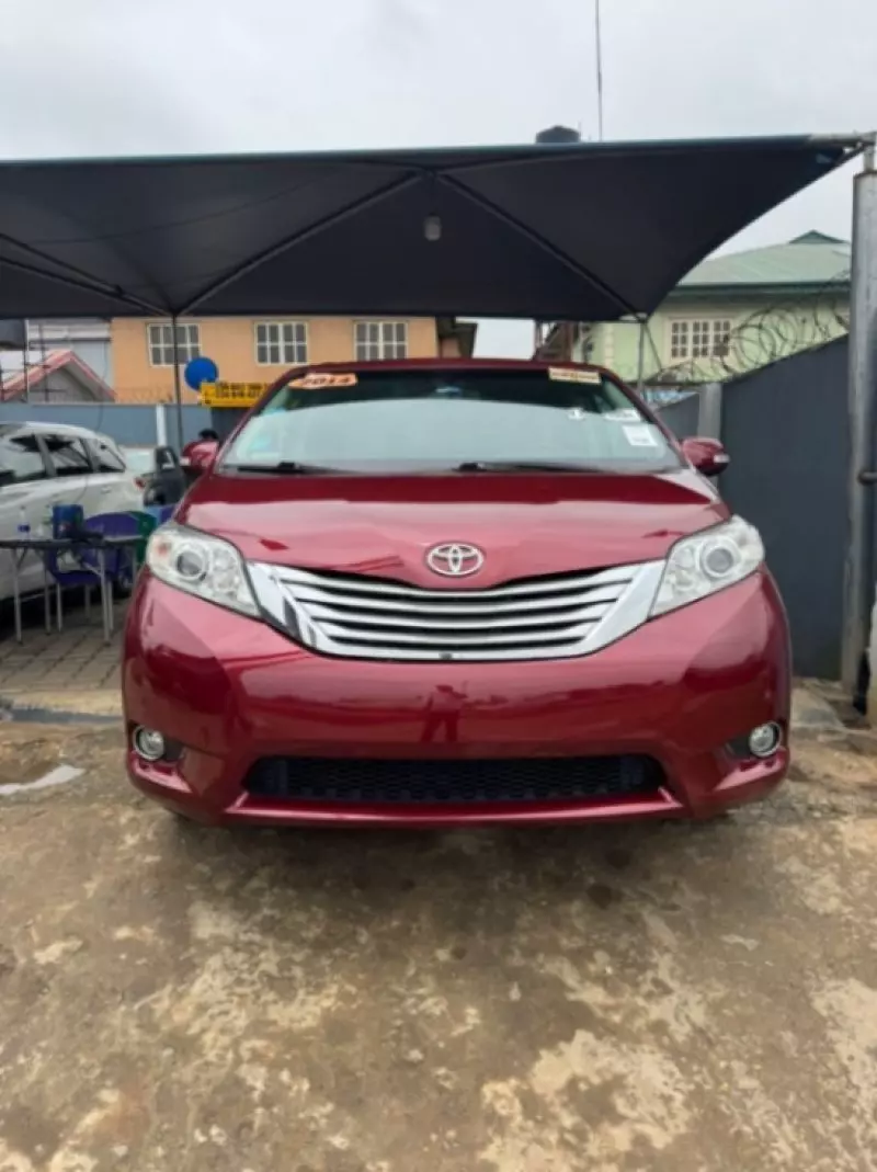 TOYOTA Sienna - 2014