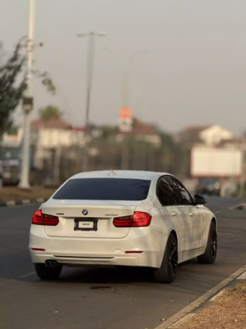 BMW 328i   - 2013