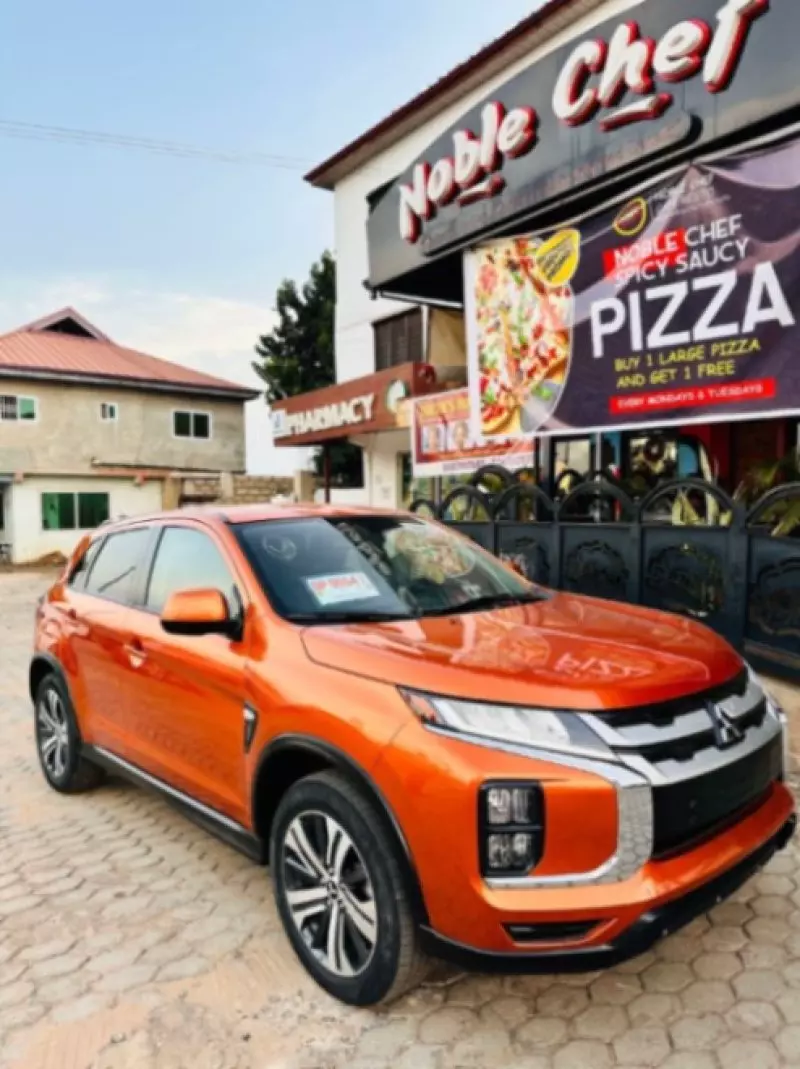 Mitsubishi Outlander Sport   - 2023