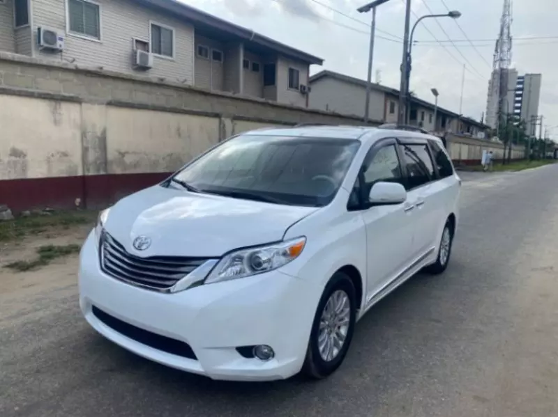 Toyota Sienna   - 2013